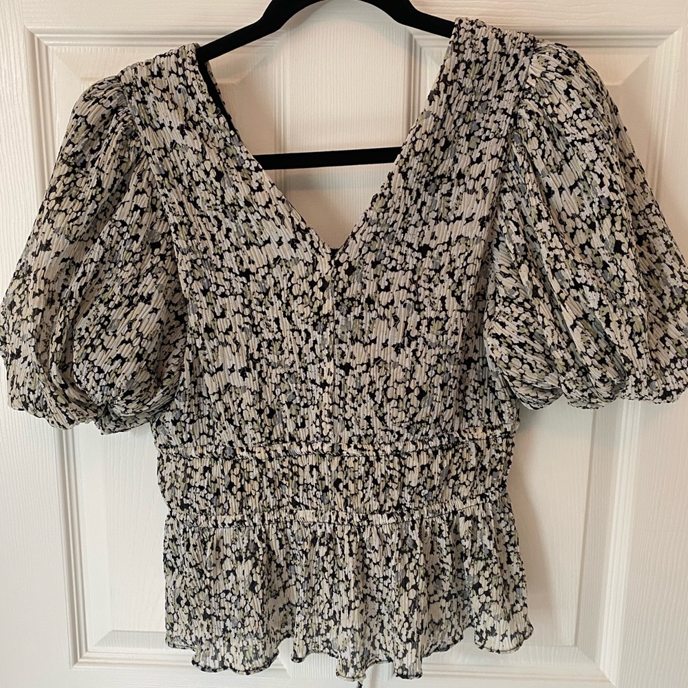 ASTR The Label Floral Bubble Puff Sleeve Blouse With Ties - Picture 11 of 12